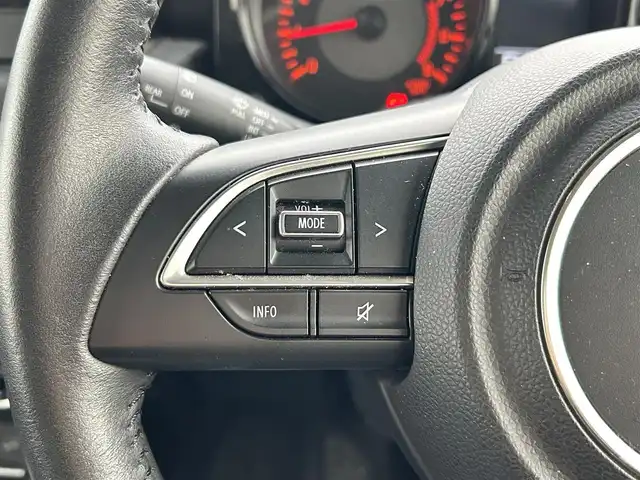 スズキ ジムニー XC 群馬県 2018(平30)年 4.9万km ピュアホワイトP 社外ナビ（FM/AM/TV）/ワンセグテレビ/バックカメラ/レーンキープアシスト/横滑り防止装置/衝突被害軽減ブレーキ/寒冷地仕様/電動格納ミラー/エンジンスタートボタン/フォグライト/ETC