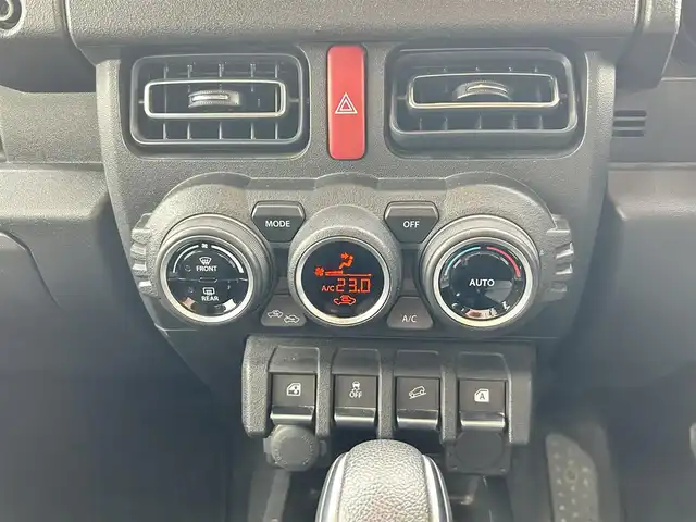スズキ ジムニー XC 群馬県 2018(平30)年 4.9万km ピュアホワイトP 社外ナビ（FM/AM/TV）/ワンセグテレビ/バックカメラ/レーンキープアシスト/横滑り防止装置/衝突被害軽減ブレーキ/寒冷地仕様/電動格納ミラー/エンジンスタートボタン/フォグライト/ETC