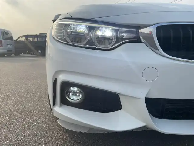 ＢＭＷ ４２０ｉ グランクーペ Mスポーツ 佐賀県 2016(平28)年 3.8万km アルピンホワイトⅢ 純正8.8インチナビゲーション/・AM/FM/CD/DVD/USB/Bluetooth/バックカメラ/前後ドライブレコーダー/バックミラー内蔵型ETC/パワーリアゲ―ト/リバース連動ドアミラー/D＋N席パワーシート(D席メモリー機能付)/ISOFIX対応/前席オットマン/革巻きステアリング/ステアリングリモコン/純正18インチアルミホイール/純正LEDヘッドライト/純正LEDフォグライト/純正フロアマット/新車保証書/取扱説明書/スペアキー１本/アクティブクルーズコントロール/レーンディパーチャーウォーニング/レーンキーピングアシスト/レーンチェンジアシスト/前車接近警告機能