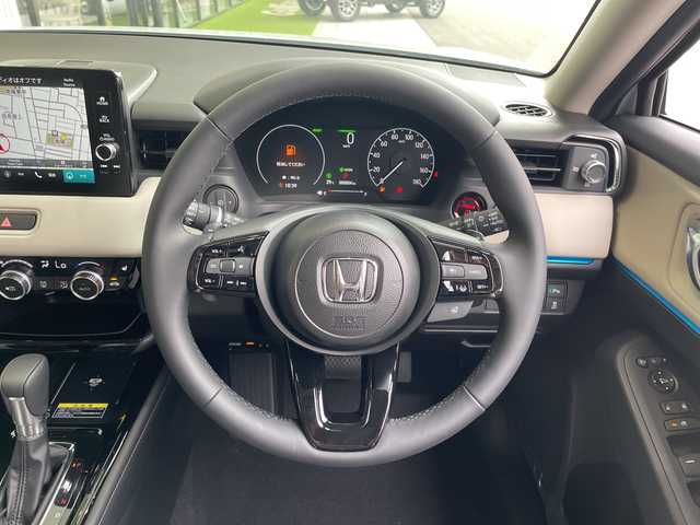 ホンダ ヴェゼル ハイブリッド e:HEV Z PLaYパッケージ 愛知県 2025(令7)年 0.1千km プレミアムサンライトホワイトパール 登録済未使用車/純正9型ディズプレイオーディオナビ/レーダークルーズコントロール/バックカメラ/レーンキープアシスト/シートヒーター/衝突軽減システム/ステアリングヒーター/ブラインドスポットモニター/電動リアゲート/SOSコール/ワイヤレス充電器/パドルシフト/LEDヘッドライト/ハーフレザーシート/ステアリングスイッチ/スマートキー/プッシュスタート/コーナーセンサー/純正アルミホイール