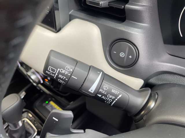 ホンダ ヴェゼル ハイブリッド e:HEV Z PLaYパッケージ 愛知県 2025(令7)年 0.1千km プレミアムサンライトホワイトパール 登録済未使用車/純正9型ディズプレイオーディオナビ/レーダークルーズコントロール/バックカメラ/レーンキープアシスト/シートヒーター/衝突軽減システム/ステアリングヒーター/ブラインドスポットモニター/電動リアゲート/SOSコール/ワイヤレス充電器/パドルシフト/LEDヘッドライト/ハーフレザーシート/ステアリングスイッチ/スマートキー/プッシュスタート/コーナーセンサー/純正アルミホイール