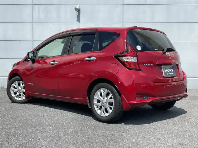 日産 ノート e－パワー X 千葉県 2019(令1)年 4.7万km ガーネットレッド レーンキープアシスト/横滑り防止/衝突被害軽減システム/パーキングアシスト/日産純正ＳＤナビ/(BT、全方位カメラ、フルセグＴＶ、ＡＵＸ、CD/DVD、)/ETC/純正アルミホイール/純正フロアマット/ハロゲンオートライト/スマートキー/プッシュスタート