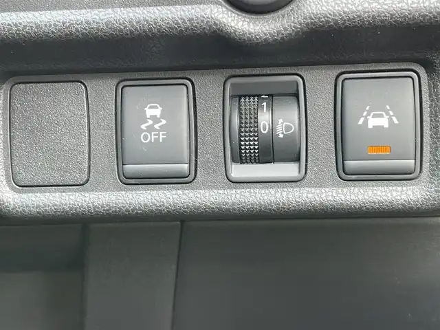 日産 ノート e－パワー X 千葉県 2019(令1)年 4.7万km ガーネットレッド レーンキープアシスト/横滑り防止/衝突被害軽減システム/パーキングアシスト/日産純正ＳＤナビ/(BT、全方位カメラ、フルセグＴＶ、ＡＵＸ、CD/DVD、)/ETC/純正アルミホイール/純正フロアマット/ハロゲンオートライト/スマートキー/プッシュスタート