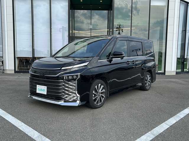 トヨタ ヴォクシー S－Z 愛媛県 2022(令4)年 4万km アティチュードブラックマイカ ワンオーナー/純正メモリナビ/AM/FM/Bluetooth/フルセグTV/バックカメラ/プリクラッシュ/コーナーセンサー/追従クルコン/ビルトインETC2.0/シートヒーター/ハーフレザーシート/両側パワースライドドア/オートブレーキ/オートライト/LEDヘッドライト/純正17インチアルミホイール/社外フロアマット