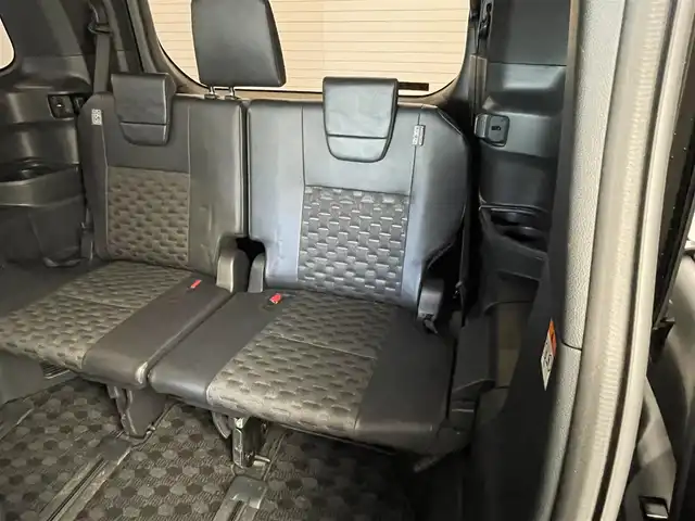 トヨタ ヴォクシー S－Z 福井県 2022(令4)年 4万km アティチュードブラックマイカ 純正メモリナビ/（AM/FM/Bluetooth/フルセグTV)/バックカメラ/プリクラッシュ/コーナーセンサー/追従クルコン/ビルトインETC2.0/シートヒーター/ハーフレザーシート/両側パワースライドドア/オートブレーキ/オートライト/LEDヘッドライト/純正17インチアルミホイール/社外フロアマット