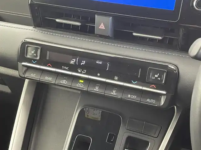 トヨタ ヴォクシー S－Z 福井県 2022(令4)年 4万km アティチュードブラックマイカ 純正メモリナビ/（AM/FM/Bluetooth/フルセグTV)/バックカメラ/プリクラッシュ/コーナーセンサー/追従クルコン/ビルトインETC2.0/シートヒーター/ハーフレザーシート/両側パワースライドドア/オートブレーキ/オートライト/LEDヘッドライト/純正17インチアルミホイール/社外フロアマット