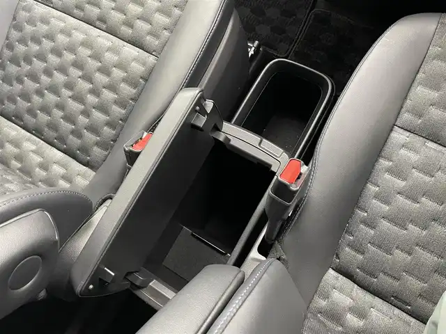 トヨタ ヴォクシー S－Z 福井県 2022(令4)年 4万km アティチュードブラックマイカ 純正メモリナビ/（AM/FM/Bluetooth/フルセグTV)/バックカメラ/プリクラッシュ/コーナーセンサー/追従クルコン/ビルトインETC2.0/シートヒーター/ハーフレザーシート/両側パワースライドドア/オートブレーキ/オートライト/LEDヘッドライト/純正17インチアルミホイール/社外フロアマット