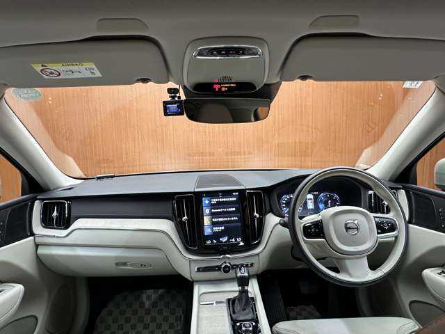 ボルボ ＸＣ６０ D4 AWD インスクリプション 千葉県 2019(令1)年 2.6万km ゴールド ＡＣＣ　/革　/ｈａｒｍａｎｋａｒｄｏｎサウンド　/ナビ　/ＴＶ　/３６０°/Ｂｌｕｅｔｏｏｔｈ接続　/ＨＵＤ　　/シートＨ　/ベンチレーション　/電動リアゲート　/パーキングアシスト　/衝突軽減Ｂ　/ＢＳＭ　/ＬＫＡ　/ドラレコ