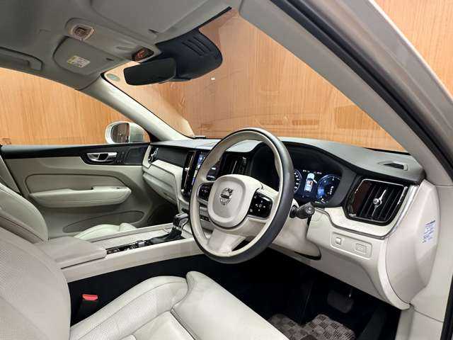 ボルボ ＸＣ６０ D4 AWD インスクリプション 千葉県 2019(令1)年 2.6万km ゴールド ＡＣＣ　/革　/ｈａｒｍａｎｋａｒｄｏｎサウンド　/ナビ　/ＴＶ　/３６０°/Ｂｌｕｅｔｏｏｔｈ接続　/ＨＵＤ　　/シートＨ　/ベンチレーション　/電動リアゲート　/パーキングアシスト　/衝突軽減Ｂ　/ＢＳＭ　/ＬＫＡ　/ドラレコ
