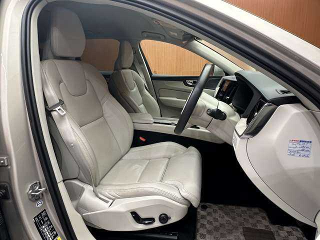 ボルボ ＸＣ６０ D4 AWD インスクリプション 千葉県 2019(令1)年 2.6万km ゴールド ＡＣＣ　/革　/ｈａｒｍａｎｋａｒｄｏｎサウンド　/ナビ　/ＴＶ　/３６０°/Ｂｌｕｅｔｏｏｔｈ接続　/ＨＵＤ　　/シートＨ　/ベンチレーション　/電動リアゲート　/パーキングアシスト　/衝突軽減Ｂ　/ＢＳＭ　/ＬＫＡ　/ドラレコ