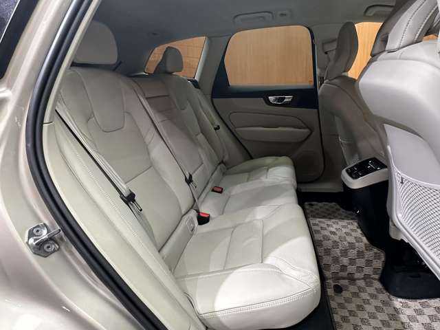 ボルボ ＸＣ６０ D4 AWD インスクリプション 千葉県 2019(令1)年 2.6万km ゴールド ＡＣＣ　/革　/ｈａｒｍａｎｋａｒｄｏｎサウンド　/ナビ　/ＴＶ　/３６０°/Ｂｌｕｅｔｏｏｔｈ接続　/ＨＵＤ　　/シートＨ　/ベンチレーション　/電動リアゲート　/パーキングアシスト　/衝突軽減Ｂ　/ＢＳＭ　/ＬＫＡ　/ドラレコ
