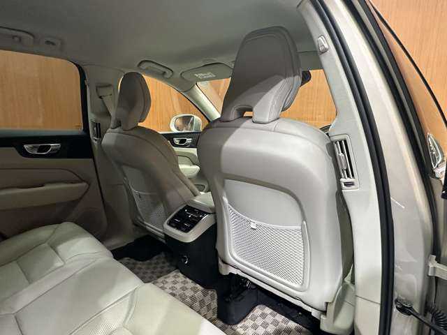 ボルボ ＸＣ６０ D4 AWD インスクリプション 千葉県 2019(令1)年 2.6万km ゴールド ＡＣＣ　/革　/ｈａｒｍａｎｋａｒｄｏｎサウンド　/ナビ　/ＴＶ　/３６０°/Ｂｌｕｅｔｏｏｔｈ接続　/ＨＵＤ　　/シートＨ　/ベンチレーション　/電動リアゲート　/パーキングアシスト　/衝突軽減Ｂ　/ＢＳＭ　/ＬＫＡ　/ドラレコ