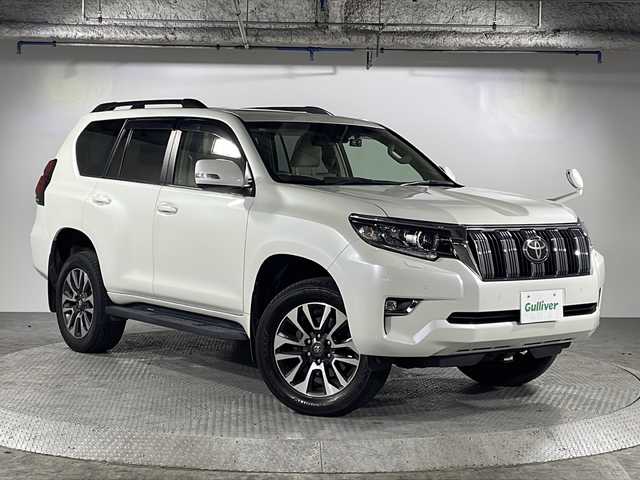 トヨタ ランドクルーザー プラド TX Lパッケージ 沖縄県 2021(令3)年 4.6万km ホワイトパールクリスタルシャイン 禁煙車/7人乗り/サンルーフ/衝突軽減ブレーキ/車線逸脱警報/社外9インチナビ/AM/FM/CD/DVD/フルセグTV/Bluetooth/HDMI/USB/バックカメラ/全方位カメラ/追従式クルーズコントロール/レザーシート/エアシート/シートヒーター/パワーシート/ビルトインETC/ステアリングリモコン/コーナーセンサー前後/オートライト/オートマッチックハイビーム/純正19インチアルミホイール/ダブル＋サイド＋カーテンエアバッグ/プッシュスタート/スペアキー有/ABS/横滑り防止装置/保証書/取扱説明書