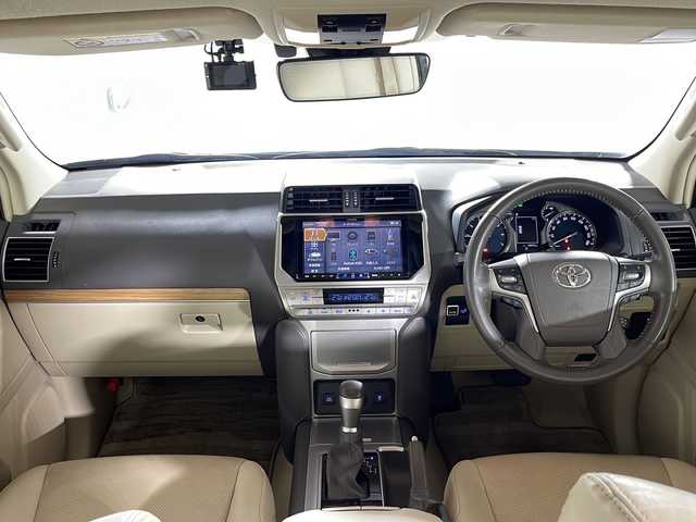 トヨタ ランドクルーザー プラド TX Lパッケージ 沖縄県 2021(令3)年 4.6万km ホワイトパールクリスタルシャイン 禁煙車/7人乗り/サンルーフ/衝突軽減ブレーキ/車線逸脱警報/社外9インチナビ/AM/FM/CD/DVD/フルセグTV/Bluetooth/HDMI/USB/バックカメラ/全方位カメラ/追従式クルーズコントロール/レザーシート/エアシート/シートヒーター/パワーシート/ビルトインETC/ステアリングリモコン/コーナーセンサー前後/オートライト/オートマッチックハイビーム/純正19インチアルミホイール/ダブル＋サイド＋カーテンエアバッグ/プッシュスタート/スペアキー有/ABS/横滑り防止装置/保証書/取扱説明書