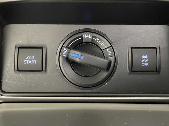 トヨタ ランドクルーザー プラド TX Lパッケージ 沖縄県 2021(令3)年 4.6万km ホワイトパールクリスタルシャイン 禁煙車/7人乗り/サンルーフ/衝突軽減ブレーキ/車線逸脱警報/社外9インチナビ/AM/FM/CD/DVD/フルセグTV/Bluetooth/HDMI/USB/バックカメラ/全方位カメラ/追従式クルーズコントロール/レザーシート/エアシート/シートヒーター/パワーシート/ビルトインETC/ステアリングリモコン/コーナーセンサー前後/オートライト/オートマッチックハイビーム/純正19インチアルミホイール/ダブル＋サイド＋カーテンエアバッグ/プッシュスタート/スペアキー有/ABS/横滑り防止装置/保証書/取扱説明書