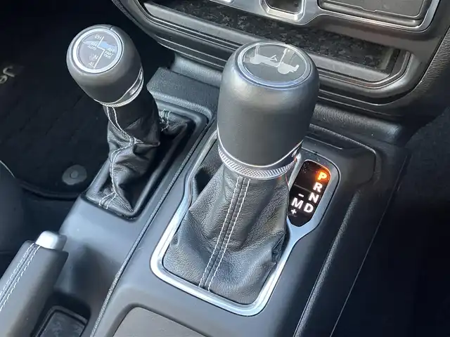 クライスラー・ジープ ジープ ラングラー アンリミテッド サハラ 道南・函館 2023(令5)年 1.8万km ブライトホワイト /純正ナビ//フルセグTV//バックカメラ//サイドカメラ//フロントカメラ//ETC2.0//ブラックレザーシート//前席シートヒーター//ステアリングヒーター//防眩ミラー//自動緊急ブレーキ//ParkSense//ACC//ブラインドスポット警告//LEDヘッドライト//オートライト//スマートキー//エンジンプッシュスタート