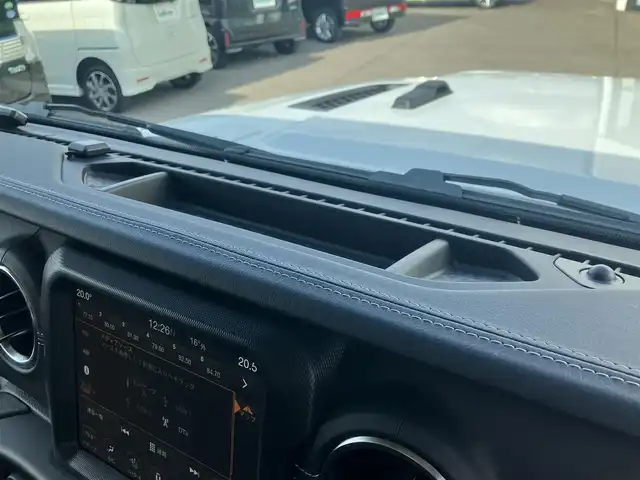 クライスラー・ジープ ジープ ラングラー アンリミテッド サハラ 道南・函館 2023(令5)年 1.8万km ブライトホワイト /純正ナビ//フルセグTV//バックカメラ//サイドカメラ//フロントカメラ//ETC2.0//ブラックレザーシート//前席シートヒーター//ステアリングヒーター//防眩ミラー//自動緊急ブレーキ//ParkSense//ACC//ブラインドスポット警告//LEDヘッドライト//オートライト//スマートキー//エンジンプッシュスタート