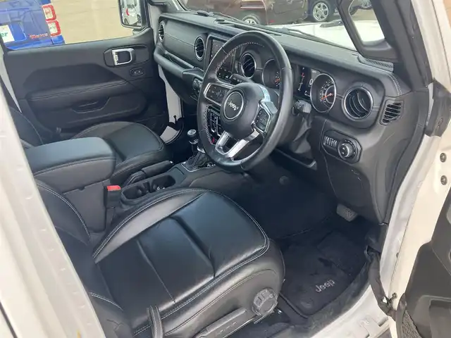 クライスラー・ジープ ジープ ラングラー アンリミテッド サハラ 道南・函館 2023(令5)年 1.8万km ブライトホワイト /純正ナビ//フルセグTV//バックカメラ//サイドカメラ//フロントカメラ//ETC2.0//ブラックレザーシート//前席シートヒーター//ステアリングヒーター//防眩ミラー//自動緊急ブレーキ//ParkSense//ACC//ブラインドスポット警告//LEDヘッドライト//オートライト//スマートキー//エンジンプッシュスタート