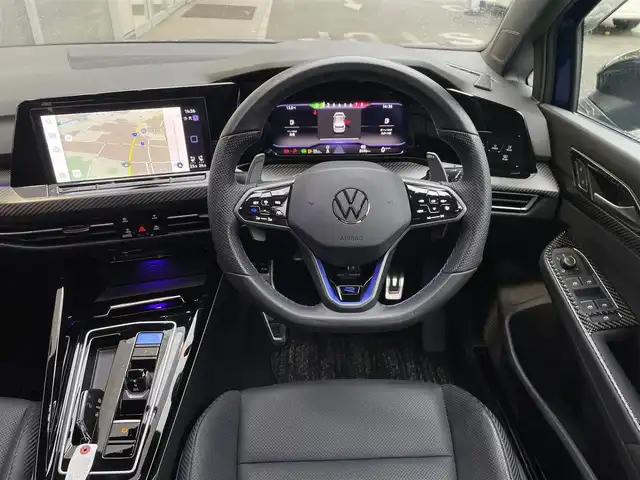 フォルクスワーゲン ＶＷ ゴルフ Ｒ 20イヤーズ 埼玉県 2024(令6)年 0.9万km 青 /ワンオーナー//4WD/ターボ//純正メモリナビ//バックカメラ//黒レザーシート//運転席パワーシート//前2席シートヒーター//前2席エアシート//アダプティブクルーズコントロール//ビルトインETC//スマートキーx2//LEDヘッドライト//フロントアシスト/ (プリクラッシュブレーキシステム)//サイドアシスト/ (レーンチェンジアシストシステム)//レーンアシスト/ (レーンキープアシストシステム)//クリアランスソナー//W.サイド.カーテンエアバッグ//ABS/横滑り防止装置//パドルシフト//革巻きステアリング//ステアリングヒーター//オートライト//プライバシーガラス//純正AKRAPOVICチタンマフラー//純正19インチAW//新車時保証書//取扱説明書