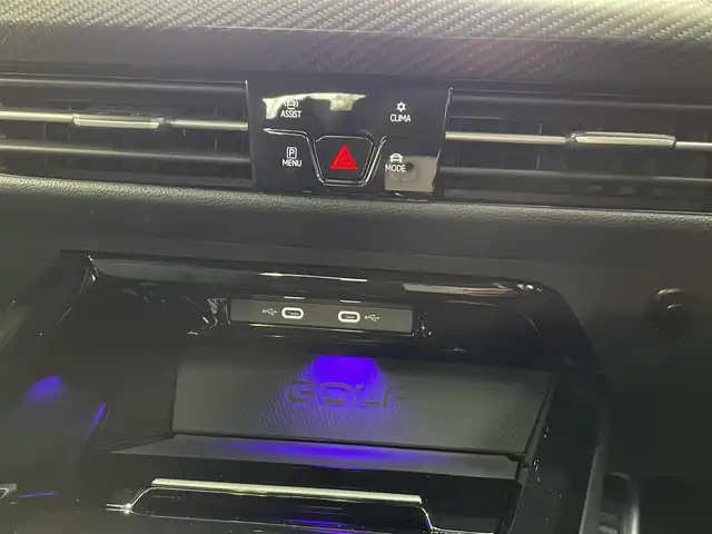 フォルクスワーゲン ＶＷ ゴルフ Ｒ 20イヤーズ 埼玉県 2024(令6)年 0.9万km 青 /ワンオーナー//4WD/ターボ//純正メモリナビ//バックカメラ//黒レザーシート//運転席パワーシート//前2席シートヒーター//前2席エアシート//アダプティブクルーズコントロール//ビルトインETC//スマートキーx2//LEDヘッドライト//フロントアシスト/ (プリクラッシュブレーキシステム)//サイドアシスト/ (レーンチェンジアシストシステム)//レーンアシスト/ (レーンキープアシストシステム)//クリアランスソナー//W.サイド.カーテンエアバッグ//ABS/横滑り防止装置//パドルシフト//革巻きステアリング//ステアリングヒーター//オートライト//プライバシーガラス//純正AKRAPOVICチタンマフラー//純正19インチAW//新車時保証書//取扱説明書