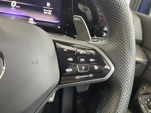 フォルクスワーゲン ＶＷ ゴルフ Ｒ 20イヤーズ 埼玉県 2024(令6)年 0.9万km 青 /ワンオーナー//4WD/ターボ//純正メモリナビ//バックカメラ//黒レザーシート//運転席パワーシート//前2席シートヒーター//前2席エアシート//アダプティブクルーズコントロール//ビルトインETC//スマートキーx2//LEDヘッドライト//フロントアシスト/ (プリクラッシュブレーキシステム)//サイドアシスト/ (レーンチェンジアシストシステム)//レーンアシスト/ (レーンキープアシストシステム)//クリアランスソナー//W.サイド.カーテンエアバッグ//ABS/横滑り防止装置//パドルシフト//革巻きステアリング//ステアリングヒーター//オートライト//プライバシーガラス//純正AKRAPOVICチタンマフラー//純正19インチAW//新車時保証書//取扱説明書