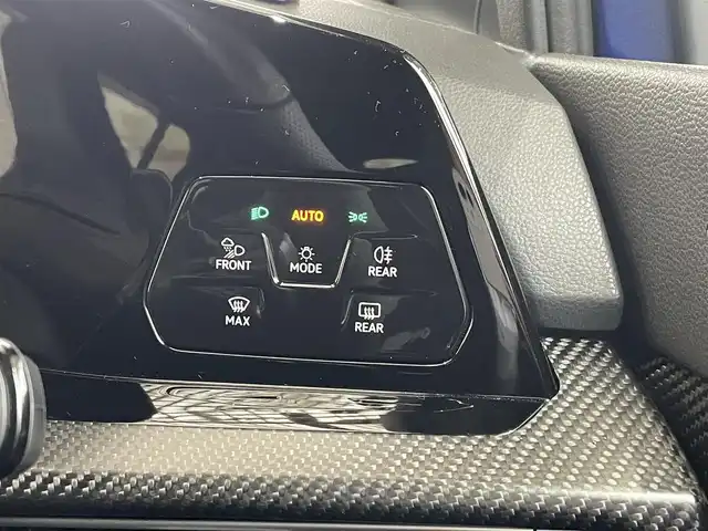フォルクスワーゲン ＶＷ ゴルフ Ｒ 20イヤーズ 埼玉県 2024(令6)年 0.9万km 青 /ワンオーナー//4WD/ターボ//純正メモリナビ//バックカメラ//黒レザーシート//運転席パワーシート//前2席シートヒーター//前2席エアシート//アダプティブクルーズコントロール//ビルトインETC//スマートキーx2//LEDヘッドライト//フロントアシスト/ (プリクラッシュブレーキシステム)//サイドアシスト/ (レーンチェンジアシストシステム)//レーンアシスト/ (レーンキープアシストシステム)//クリアランスソナー//W.サイド.カーテンエアバッグ//ABS/横滑り防止装置//パドルシフト//革巻きステアリング//ステアリングヒーター//オートライト//プライバシーガラス//純正AKRAPOVICチタンマフラー//純正19インチAW//新車時保証書//取扱説明書