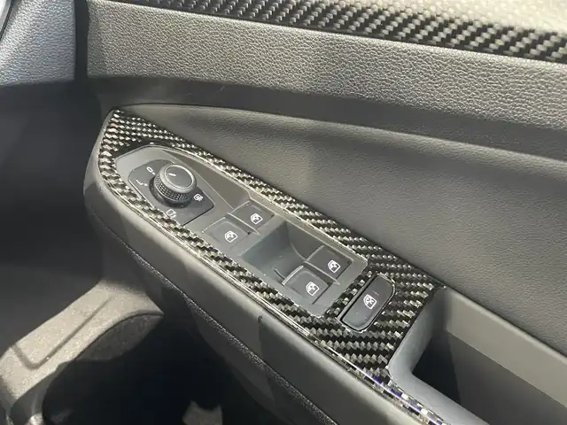 フォルクスワーゲン ＶＷ ゴルフ Ｒ 20イヤーズ 埼玉県 2024(令6)年 0.9万km 青 /ワンオーナー//4WD/ターボ//純正メモリナビ//バックカメラ//黒レザーシート//運転席パワーシート//前2席シートヒーター//前2席エアシート//アダプティブクルーズコントロール//ビルトインETC//スマートキーx2//LEDヘッドライト//フロントアシスト/ (プリクラッシュブレーキシステム)//サイドアシスト/ (レーンチェンジアシストシステム)//レーンアシスト/ (レーンキープアシストシステム)//クリアランスソナー//W.サイド.カーテンエアバッグ//ABS/横滑り防止装置//パドルシフト//革巻きステアリング//ステアリングヒーター//オートライト//プライバシーガラス//純正AKRAPOVICチタンマフラー//純正19インチAW//新車時保証書//取扱説明書