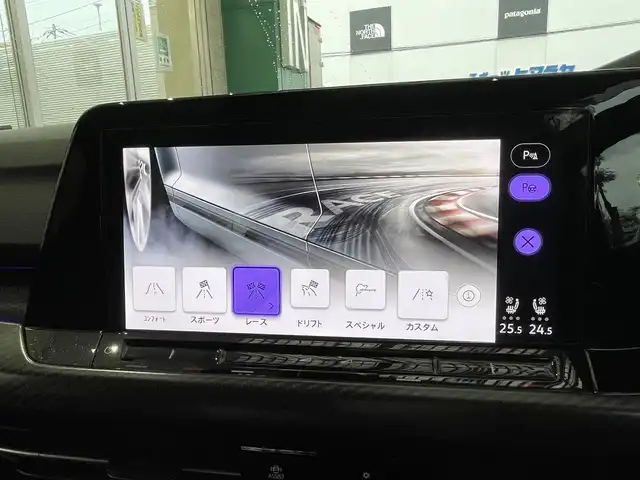 フォルクスワーゲン ＶＷ ゴルフ Ｒ 20イヤーズ 埼玉県 2024(令6)年 0.9万km 青 /ワンオーナー//4WD/ターボ//純正メモリナビ//バックカメラ//黒レザーシート//運転席パワーシート//前2席シートヒーター//前2席エアシート//アダプティブクルーズコントロール//ビルトインETC//スマートキーx2//LEDヘッドライト//フロントアシスト/ (プリクラッシュブレーキシステム)//サイドアシスト/ (レーンチェンジアシストシステム)//レーンアシスト/ (レーンキープアシストシステム)//クリアランスソナー//W.サイド.カーテンエアバッグ//ABS/横滑り防止装置//パドルシフト//革巻きステアリング//ステアリングヒーター//オートライト//プライバシーガラス//純正AKRAPOVICチタンマフラー//純正19インチAW//新車時保証書//取扱説明書