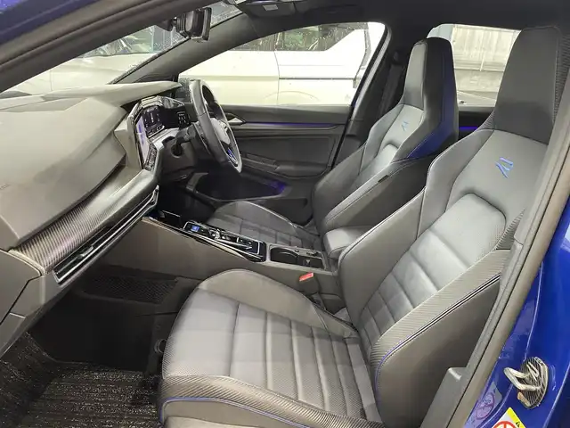 フォルクスワーゲン ＶＷ ゴルフ Ｒ 20イヤーズ 埼玉県 2024(令6)年 0.9万km 青 /ワンオーナー//4WD/ターボ//純正メモリナビ//バックカメラ//黒レザーシート//運転席パワーシート//前2席シートヒーター//前2席エアシート//アダプティブクルーズコントロール//ビルトインETC//スマートキーx2//LEDヘッドライト//フロントアシスト/ (プリクラッシュブレーキシステム)//サイドアシスト/ (レーンチェンジアシストシステム)//レーンアシスト/ (レーンキープアシストシステム)//クリアランスソナー//W.サイド.カーテンエアバッグ//ABS/横滑り防止装置//パドルシフト//革巻きステアリング//ステアリングヒーター//オートライト//プライバシーガラス//純正AKRAPOVICチタンマフラー//純正19インチAW//新車時保証書//取扱説明書