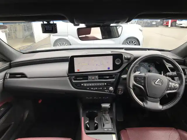 レクサス ＥＳ 300h グレイスフルエスコート 富山県 2023(令5)年 3.9万km ソニッククロム サンルーフ/純正ディスプレイオーディオ/ナビ/フルセグTV/Bluetooth/全周囲カメラ/ドライブレコーダー/衝突被害軽減ブレーキ/コーナーセンサー/レーンキープアシスト/ブラインドスポットモニター/レーダークルーズコントロール/クリムゾンレザーシート/メモリー付パワーシート/シートヒーター/エアシート/三眼LEDヘッドライト/ETC2.0