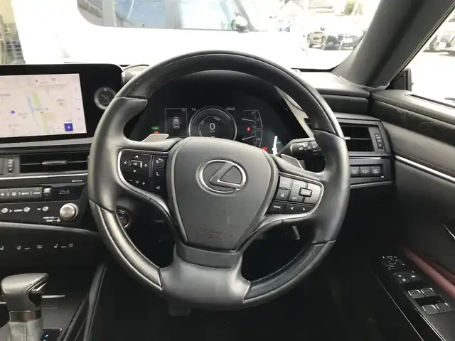 レクサス ＥＳ 300h グレイスフルエスコート 富山県 2023(令5)年 3.9万km ソニッククロム サンルーフ/純正ディスプレイオーディオ/ナビ/フルセグTV/Bluetooth/全周囲カメラ/ドライブレコーダー/衝突被害軽減ブレーキ/コーナーセンサー/レーンキープアシスト/ブラインドスポットモニター/レーダークルーズコントロール/クリムゾンレザーシート/メモリー付パワーシート/シートヒーター/エアシート/三眼LEDヘッドライト/ETC2.0