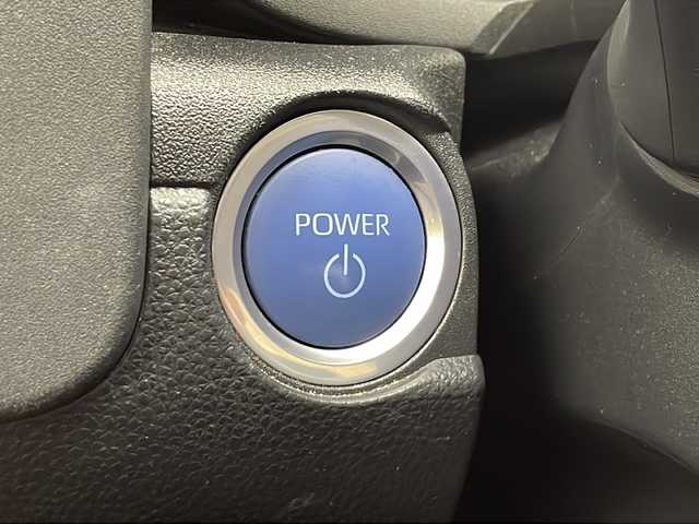 トヨタ シエンタ ハイブリッド Z 沖縄県 2022(令4)年 4.3万km ホワイトパールクリスタルシャイン 禁煙車　/純正ディスプレイオーディオ　ナビ付き/Bluetooth接続/USB/パノラミックビューモニター/トヨタセーフティセンス/・衝突被害軽減ブレーキ (プリクラッシュセーフティ)																									/・ハンドル操作サポート (レーントレーシングアシスト)																									/・追従ドライブ支援機能 (レーダークルーズコントロール)																									/・車線はみ出しアラート (レーンディパーチャーアラート)																									/・自動ハイビーム (オートマチックハイビーム)																									　　/両側パワースライドドア　/100V充電/ステアリングスイッチ/ブラインドスポットモニター　/後席サンシェード/純正フロアマット/プッシュスタート/スマートキー/オートライト/電動格納ウインカーミラー