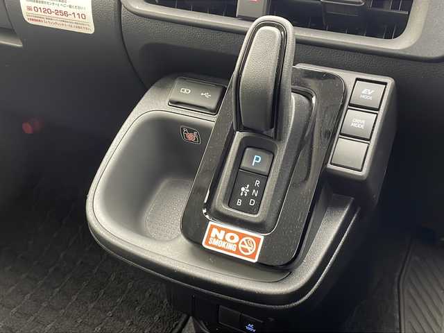 トヨタ シエンタ ハイブリッド Z 沖縄県 2022(令4)年 4.3万km ホワイトパールクリスタルシャイン 禁煙車　/純正ディスプレイオーディオ　ナビ付き/Bluetooth接続/USB/パノラミックビューモニター/トヨタセーフティセンス/・衝突被害軽減ブレーキ (プリクラッシュセーフティ)																									/・ハンドル操作サポート (レーントレーシングアシスト)																									/・追従ドライブ支援機能 (レーダークルーズコントロール)																									/・車線はみ出しアラート (レーンディパーチャーアラート)																									/・自動ハイビーム (オートマチックハイビーム)																									　　/両側パワースライドドア　/100V充電/ステアリングスイッチ/ブラインドスポットモニター　/後席サンシェード/純正フロアマット/プッシュスタート/スマートキー/オートライト/電動格納ウインカーミラー