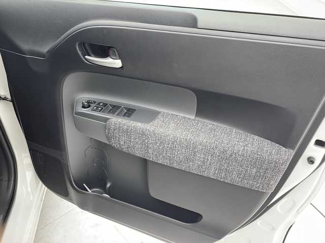 トヨタ シエンタ ハイブリッド Z 沖縄県 2022(令4)年 4.3万km ホワイトパールクリスタルシャイン 禁煙車　/純正ディスプレイオーディオ　ナビ付き/Bluetooth接続/USB/パノラミックビューモニター/トヨタセーフティセンス/・衝突被害軽減ブレーキ (プリクラッシュセーフティ)																									/・ハンドル操作サポート (レーントレーシングアシスト)																									/・追従ドライブ支援機能 (レーダークルーズコントロール)																									/・車線はみ出しアラート (レーンディパーチャーアラート)																									/・自動ハイビーム (オートマチックハイビーム)																									　　/両側パワースライドドア　/100V充電/ステアリングスイッチ/ブラインドスポットモニター　/後席サンシェード/純正フロアマット/プッシュスタート/スマートキー/オートライト/電動格納ウインカーミラー