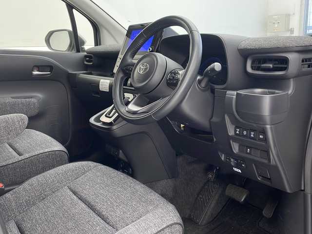 トヨタ シエンタ ハイブリッド Z 沖縄県 2022(令4)年 4.3万km ホワイトパールクリスタルシャイン 禁煙車　/純正ディスプレイオーディオ　ナビ付き/Bluetooth接続/USB/パノラミックビューモニター/トヨタセーフティセンス/・衝突被害軽減ブレーキ (プリクラッシュセーフティ)																									/・ハンドル操作サポート (レーントレーシングアシスト)																									/・追従ドライブ支援機能 (レーダークルーズコントロール)																									/・車線はみ出しアラート (レーンディパーチャーアラート)																									/・自動ハイビーム (オートマチックハイビーム)																									　　/両側パワースライドドア　/100V充電/ステアリングスイッチ/ブラインドスポットモニター　/後席サンシェード/純正フロアマット/プッシュスタート/スマートキー/オートライト/電動格納ウインカーミラー