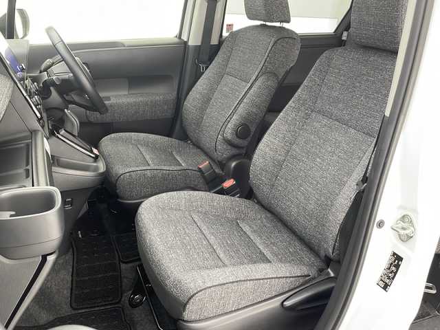 トヨタ シエンタ ハイブリッド Z 沖縄県 2022(令4)年 4.3万km ホワイトパールクリスタルシャイン 禁煙車　/純正ディスプレイオーディオ　ナビ付き/Bluetooth接続/USB/パノラミックビューモニター/トヨタセーフティセンス/・衝突被害軽減ブレーキ (プリクラッシュセーフティ)																									/・ハンドル操作サポート (レーントレーシングアシスト)																									/・追従ドライブ支援機能 (レーダークルーズコントロール)																									/・車線はみ出しアラート (レーンディパーチャーアラート)																									/・自動ハイビーム (オートマチックハイビーム)																									　　/両側パワースライドドア　/100V充電/ステアリングスイッチ/ブラインドスポットモニター　/後席サンシェード/純正フロアマット/プッシュスタート/スマートキー/オートライト/電動格納ウインカーミラー