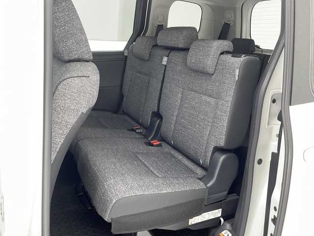 トヨタ シエンタ ハイブリッド Z 沖縄県 2022(令4)年 4.3万km ホワイトパールクリスタルシャイン 禁煙車　/純正ディスプレイオーディオ　ナビ付き/Bluetooth接続/USB/パノラミックビューモニター/トヨタセーフティセンス/・衝突被害軽減ブレーキ (プリクラッシュセーフティ)																									/・ハンドル操作サポート (レーントレーシングアシスト)																									/・追従ドライブ支援機能 (レーダークルーズコントロール)																									/・車線はみ出しアラート (レーンディパーチャーアラート)																									/・自動ハイビーム (オートマチックハイビーム)																									　　/両側パワースライドドア　/100V充電/ステアリングスイッチ/ブラインドスポットモニター　/後席サンシェード/純正フロアマット/プッシュスタート/スマートキー/オートライト/電動格納ウインカーミラー