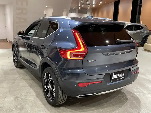 ボルボ ＸＣ４０ T4 AWD インスクリプション 道央・札幌 2020(令2)年 3.5万km デニムブルーメタリック デニムブルーメタリック/harman/kardonサラウンド/純正HDDナビ/フルセグTV/USB/Bluetooth/360°カメラ/パークアシストパイロット/本革シート/シートヒーター/ステアリングヒーター/ACC/BLIS/CTA/LKA/パイロットアシスト/LEDヘッドライト/ワイヤレスチャージング/パワーテールゲート