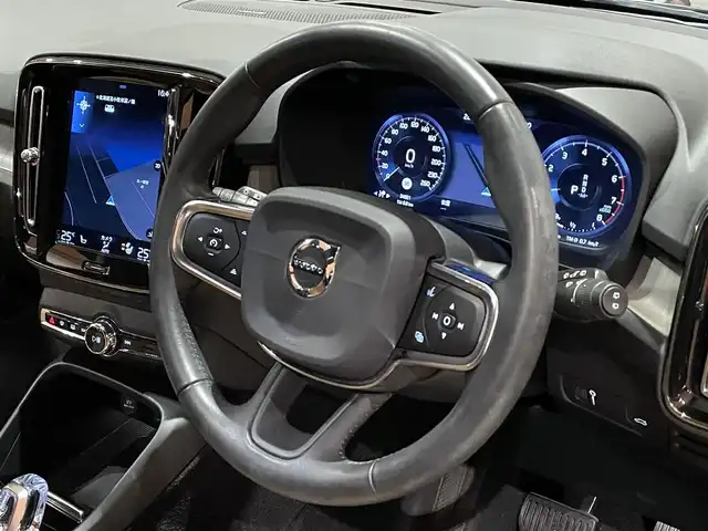 ボルボ ＸＣ４０ T4 AWD インスクリプション 道央・札幌 2020(令2)年 3.5万km デニムブルーメタリック デニムブルーメタリック/harman/kardonサラウンド/純正HDDナビ/フルセグTV/USB/Bluetooth/360°カメラ/パークアシストパイロット/本革シート/シートヒーター/ステアリングヒーター/ACC/BLIS/CTA/LKA/パイロットアシスト/LEDヘッドライト/ワイヤレスチャージング/パワーテールゲート