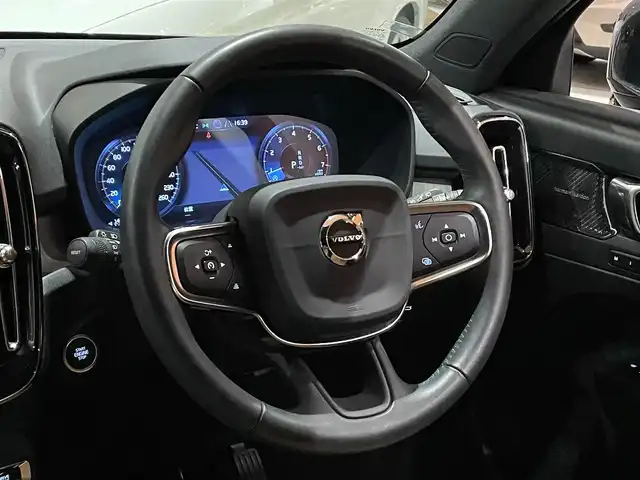 ボルボ ＸＣ４０ T4 AWD インスクリプション 道央・札幌 2020(令2)年 3.5万km デニムブルーメタリック デニムブルーメタリック/harman/kardonサラウンド/純正HDDナビ/フルセグTV/USB/Bluetooth/360°カメラ/パークアシストパイロット/本革シート/シートヒーター/ステアリングヒーター/ACC/BLIS/CTA/LKA/パイロットアシスト/LEDヘッドライト/ワイヤレスチャージング/パワーテールゲート