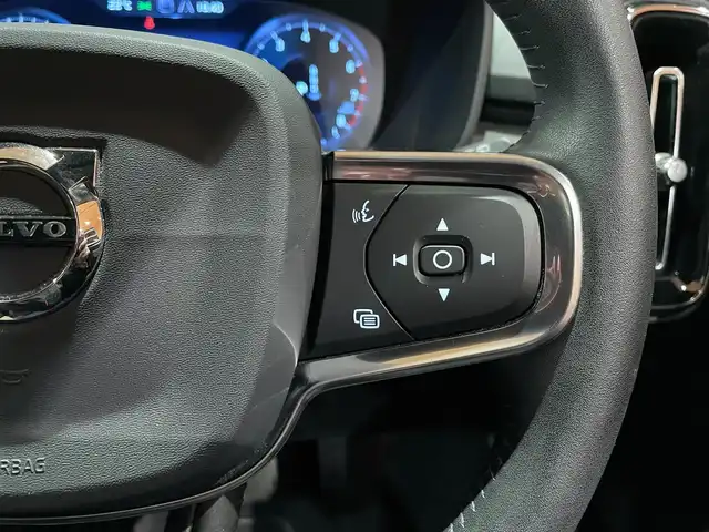 ボルボ ＸＣ４０ T4 AWD インスクリプション 道央・札幌 2020(令2)年 3.5万km デニムブルーメタリック デニムブルーメタリック/harman/kardonサラウンド/純正HDDナビ/フルセグTV/USB/Bluetooth/360°カメラ/パークアシストパイロット/本革シート/シートヒーター/ステアリングヒーター/ACC/BLIS/CTA/LKA/パイロットアシスト/LEDヘッドライト/ワイヤレスチャージング/パワーテールゲート