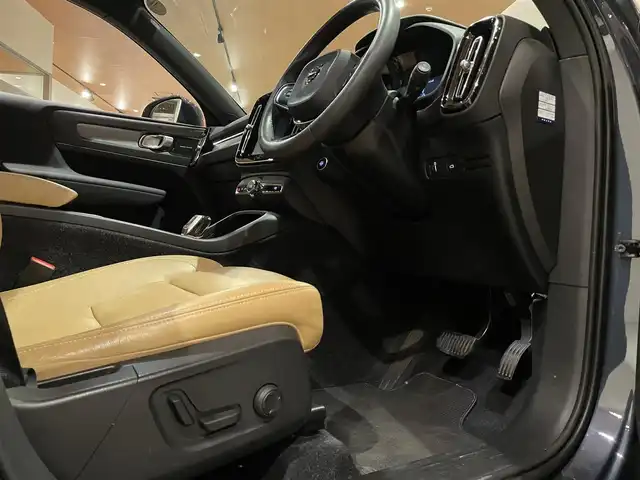 ボルボ ＸＣ４０ T4 AWD インスクリプション 道央・札幌 2020(令2)年 3.5万km デニムブルーメタリック デニムブルーメタリック/harman/kardonサラウンド/純正HDDナビ/フルセグTV/USB/Bluetooth/360°カメラ/パークアシストパイロット/本革シート/シートヒーター/ステアリングヒーター/ACC/BLIS/CTA/LKA/パイロットアシスト/LEDヘッドライト/ワイヤレスチャージング/パワーテールゲート