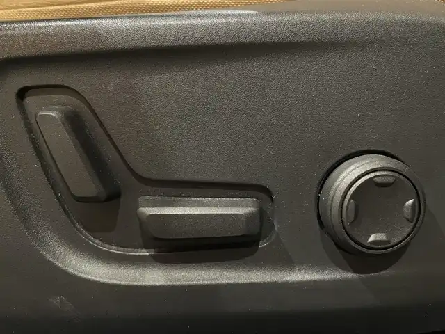 ボルボ ＸＣ４０ T4 AWD インスクリプション 道央・札幌 2020(令2)年 3.5万km デニムブルーメタリック デニムブルーメタリック/harman/kardonサラウンド/純正HDDナビ/フルセグTV/USB/Bluetooth/360°カメラ/パークアシストパイロット/本革シート/シートヒーター/ステアリングヒーター/ACC/BLIS/CTA/LKA/パイロットアシスト/LEDヘッドライト/ワイヤレスチャージング/パワーテールゲート