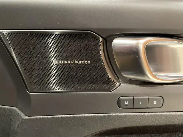 ボルボ ＸＣ４０ T4 AWD インスクリプション 道央・札幌 2020(令2)年 3.5万km デニムブルーメタリック デニムブルーメタリック/harman/kardonサラウンド/純正HDDナビ/フルセグTV/USB/Bluetooth/360°カメラ/パークアシストパイロット/本革シート/シートヒーター/ステアリングヒーター/ACC/BLIS/CTA/LKA/パイロットアシスト/LEDヘッドライト/ワイヤレスチャージング/パワーテールゲート