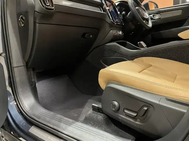 ボルボ ＸＣ４０ T4 AWD インスクリプション 道央・札幌 2020(令2)年 3.5万km デニムブルーメタリック デニムブルーメタリック/harman/kardonサラウンド/純正HDDナビ/フルセグTV/USB/Bluetooth/360°カメラ/パークアシストパイロット/本革シート/シートヒーター/ステアリングヒーター/ACC/BLIS/CTA/LKA/パイロットアシスト/LEDヘッドライト/ワイヤレスチャージング/パワーテールゲート