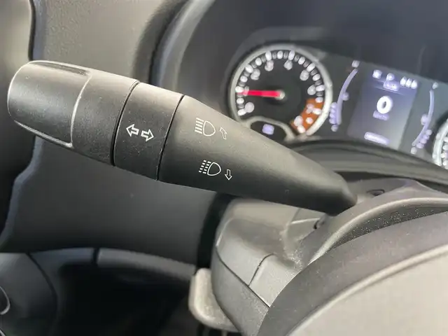 クライスラー・ジープ ジープ レネゲード ロンジチュード 静岡県 2021(令3)年 3.9万km 白Ⅱ 外装色アルパインホワイト（PWV）/7インチタッチパネルモニター/・Apple Carplay /Android　Auto/・Bluetooth/・AM/FM/・バックカメラ/クルーズコントロール/諸突軽減ブレーキ/車線逸脱警報/ブラインドスポットモニター/コーナーセンサー/純正16インチアルミホイール