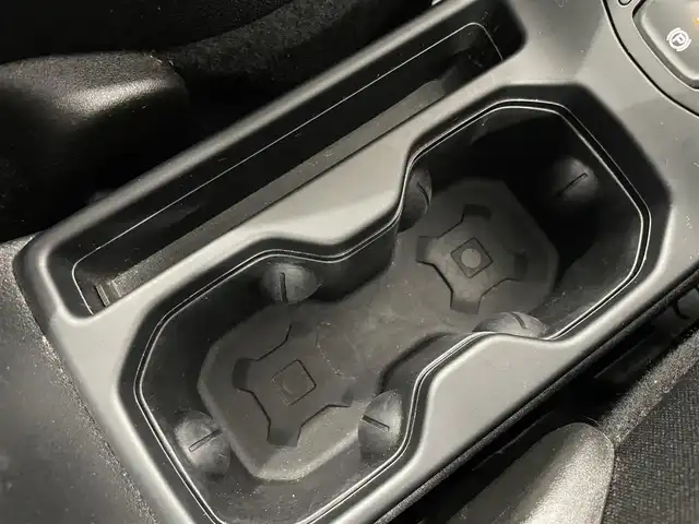 クライスラー・ジープ ジープ レネゲード ロンジチュード 静岡県 2021(令3)年 3.9万km 白Ⅱ 外装色アルパインホワイト（PWV）/7インチタッチパネルモニター/・Apple Carplay /Android　Auto/・Bluetooth/・AM/FM/・バックカメラ/クルーズコントロール/諸突軽減ブレーキ/車線逸脱警報/ブラインドスポットモニター/コーナーセンサー/純正16インチアルミホイール