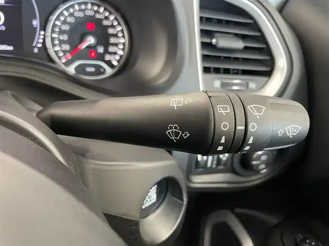 クライスラー・ジープ ジープ レネゲード ロンジチュード 静岡県 2021(令3)年 3.9万km 白Ⅱ 外装色アルパインホワイト（PWV）/7インチタッチパネルモニター/・Apple Carplay /Android　Auto/・Bluetooth/・AM/FM/・バックカメラ/クルーズコントロール/諸突軽減ブレーキ/車線逸脱警報/ブラインドスポットモニター/コーナーセンサー/純正16インチアルミホイール