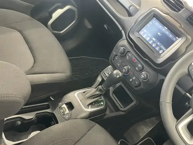 クライスラー・ジープ ジープ レネゲード ロンジチュード 静岡県 2021(令3)年 3.9万km 白Ⅱ 外装色アルパインホワイト（PWV）/7インチタッチパネルモニター/・Apple Carplay /Android　Auto/・Bluetooth/・AM/FM/・バックカメラ/クルーズコントロール/諸突軽減ブレーキ/車線逸脱警報/ブラインドスポットモニター/コーナーセンサー/純正16インチアルミホイール