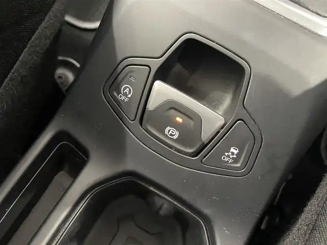 クライスラー・ジープ ジープ レネゲード ロンジチュード 静岡県 2021(令3)年 3.9万km 白Ⅱ 外装色アルパインホワイト（PWV）/7インチタッチパネルモニター/・Apple Carplay /Android　Auto/・Bluetooth/・AM/FM/・バックカメラ/クルーズコントロール/諸突軽減ブレーキ/車線逸脱警報/ブラインドスポットモニター/コーナーセンサー/純正16インチアルミホイール